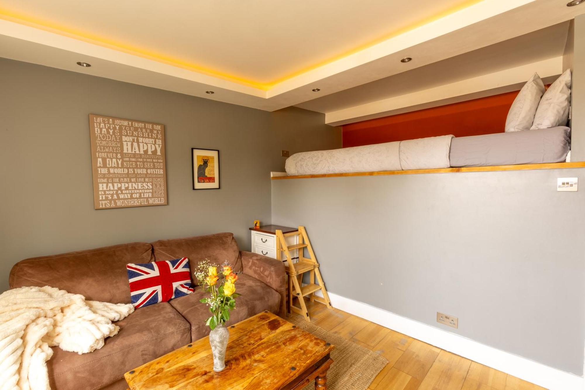 Traditional English 4 Bedroom Home In Greenwich Plumstead  Exteriér fotografie